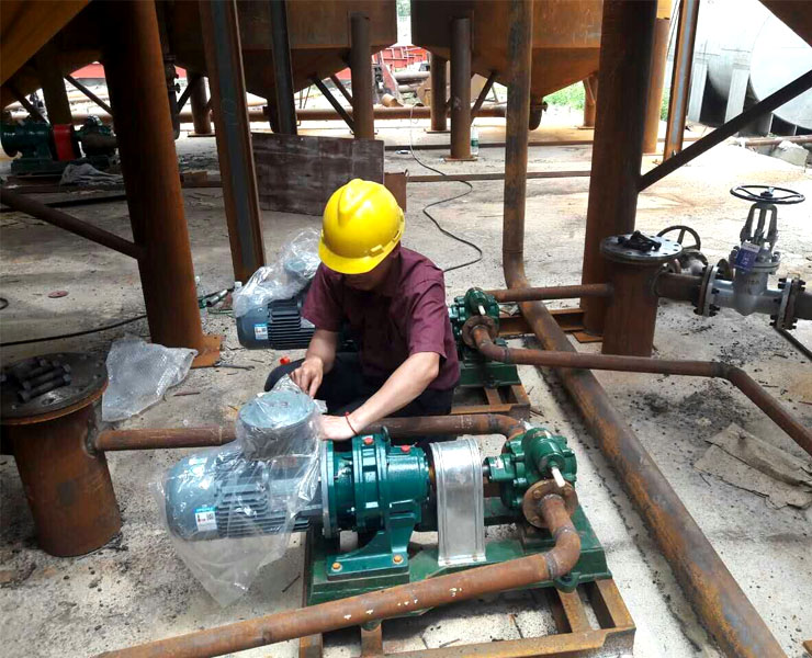 遠(yuǎn)東研發(fā)的RCB人字形齒輪泵在用戶現(xiàn)場(chǎng)指導(dǎo)調(diào)試