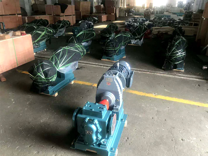 SBS混合料軸承泵LCB-50和LCB-25在防水卷行業(yè)輸送瀝青混合料 SBS混合料軸承泵LCB-50和LCB-25在防水卷行業(yè)輸送瀝青混合料